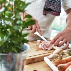 ZWILLING | PRO - Ausbeinmesser - Klinge 14cm -Geschäft für Küchengeräte ABMZ140 inuse 1 e6ad